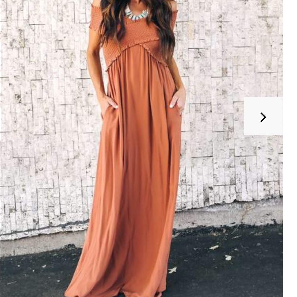 ISO THIS DRESS SIZE MEDIUM OR LARGE!